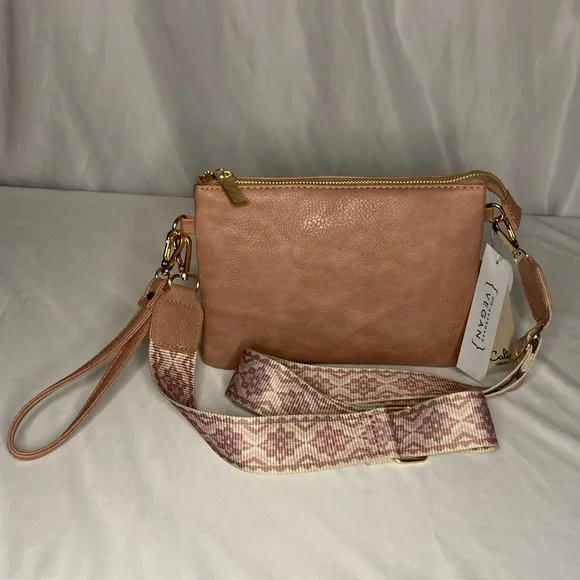 Vegan Leather Crossbody Bag light pink - Picture 6 of 11